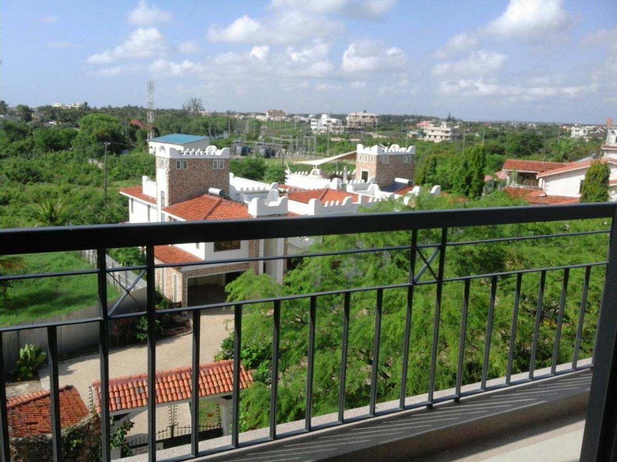 Shanzu Beach Apartment With Stunning Ocean View Mwakirunge Zewnętrze zdjęcie